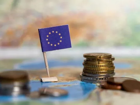 Франция повышает пороги зарплат для голубой карты ЕС и разрешений "Паспорт таланта" в 2025 году: что известно?