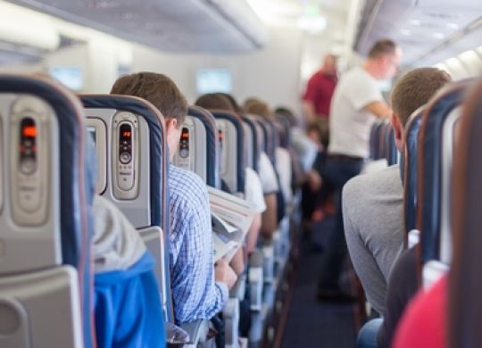 Nunca haga esto en un avión: 10 reglas importantes para los turistas