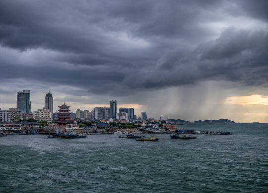 Powerful Typhoon Bavi is approaching China: thousands of people are being evacuated