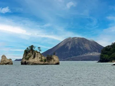 Anak Krakatau Eruption in Indonesia: 1,500 Flights Canceled