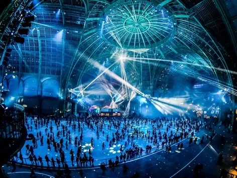 Die größte Indoor-Eisbahn der Welt, Grand Palais des Glaces, öffnet wieder in Paris – Öffnungszeiten, Preise, Lage