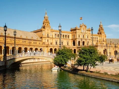 10 лучших мест для осенней поездки в Европе 2025: рейтинг от Lonely Planet