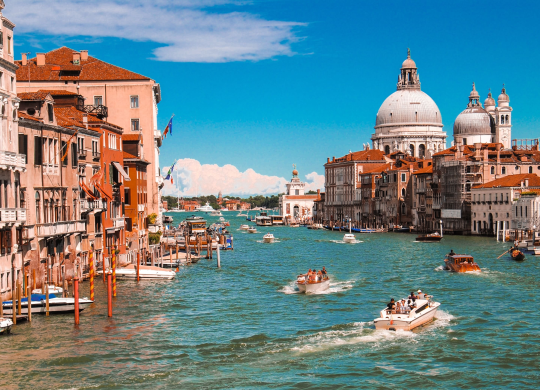 How to move as an immigrant to Italy. Advantages and disadvantages of living in the country
