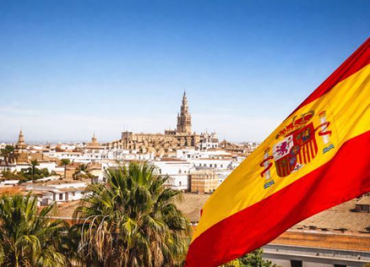 Le gouvernement espagnol légalise jusqu'à un demi-million de réfugiés: nouvelles règles et conditions