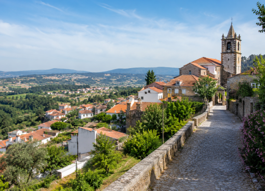 Le Portugal paie les nouveaux résidents pour s’installer dans les régions rurales: comment fonctionne le programme Emprego Interior MAIS en 2026