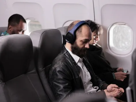 Как летать дешево и комфортно: эксперты рассказали, когда покупать билеты и какие места в самолете выбрать