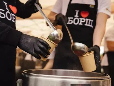 Milhares de pessoas, um propósito comum: o Festival Gremi Borscht começa em Cracóvia.