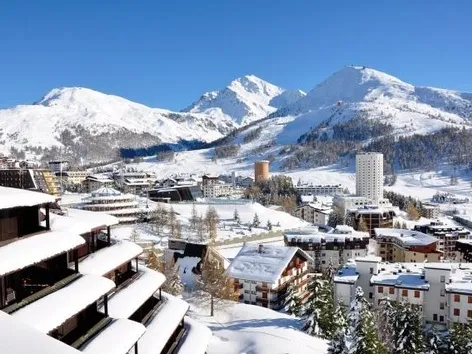 8 günstige Skigebiete in Europa im Jahr 2025: Wo man preiswert und trotzdem qualitativ hochwertig Ski fahren kann