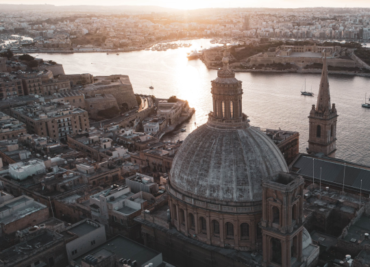 Beliebte Stellenangebote für Ausländer in Malta: Beschaffung eines Arbeitsvisums für eine Beschäftigung