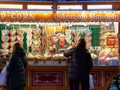 What to taste at Christmas markets in Europe: top traditional festive dishes for Christmas