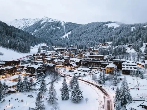 Итальянский курорт Мадонна-ди-Кампильо ограничивает количество туристов: как Альпы борются с овертуризмом