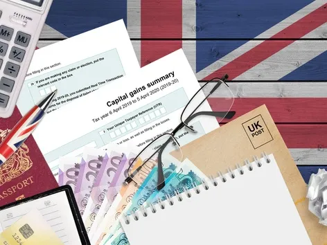 Britische Visagebühren steigen 2026: Neue Preise für ETA-, Arbeits- und Studentenvisa