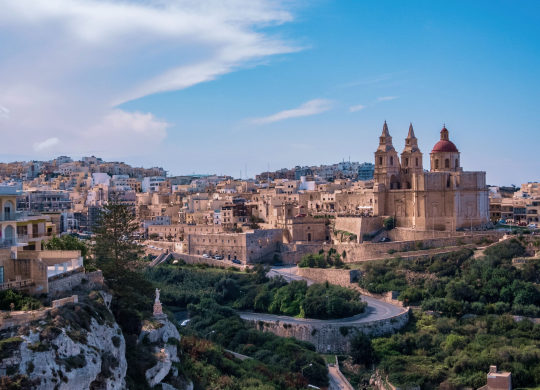 Formas de obtener la residencia permanente en Malta: inversiones, visados y características de su estancia