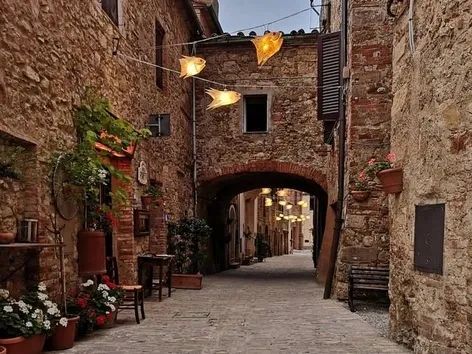 Містечко в Тоскані платить за переїзд: як отримати півціни на оренду та грант до €20 000