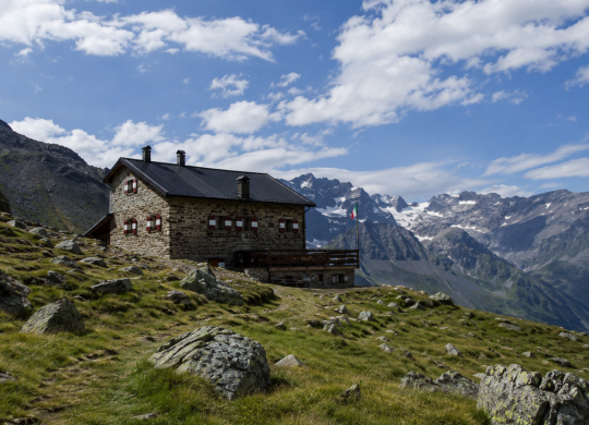 Itália paga voluntários para viver nos Alpes em 2026: quem pode se candidatar ao programa de pesquisa