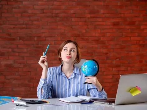 Работа преподавателем за границей в 2025 году: где искать работу учителя за границей, сколько платят преподавателям в международных школах и как выиграть конкуренцию